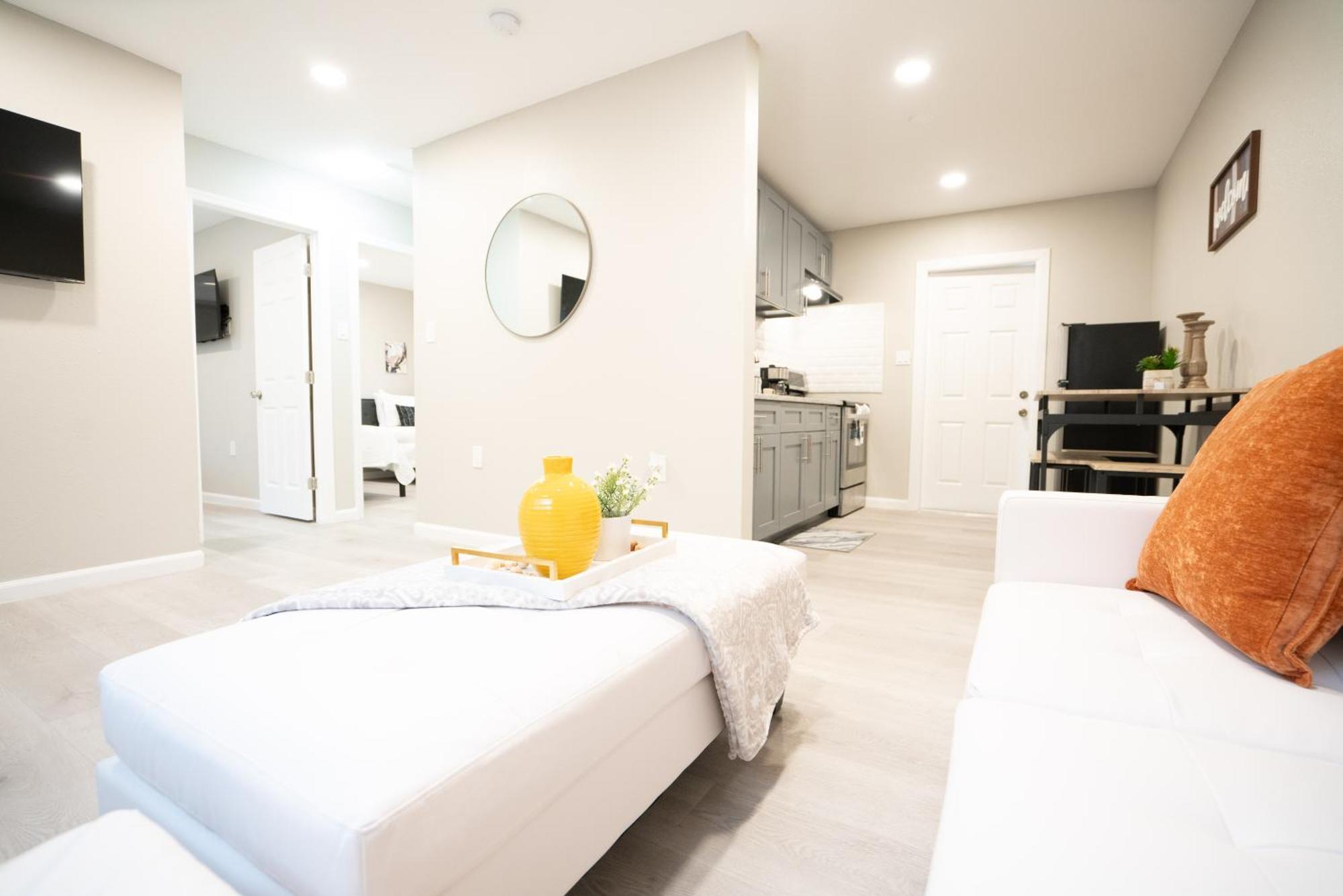 University Serenity Suites 坦帕 外观 照片